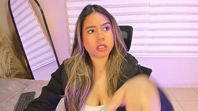 Snapshot of Rachell_criss chatting on 14, 11, 2025 Rachell criss online show from 14, 11, 2025