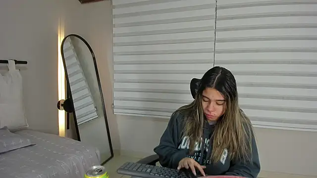 Snapshot of Rachell_criss chatting on 27, 11, 2025 Rachell criss online show from 27, 11, 2025