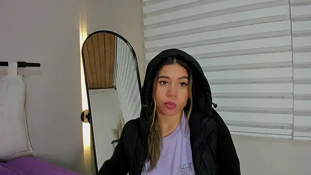 Snapshot of Rachell_criss chatting on 4, 12, 2025 Rachell criss online show from 4, 12, 2025