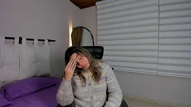 Snapshot of Rachell_criss chatting on 5, 12, 2025 Rachell criss online show from 5, 12, 2025