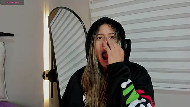 Snapshot of Rachell_criss chatting on 18, 12, 2025 Rachell criss online show from 18, 12, 2025