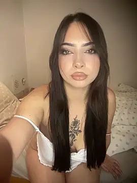 Snapshot of Bella__Booty chatting on 17, 10, 2025 Bella Booty online show from 17, 10, 2025