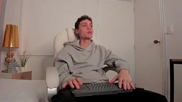 Snapshot of dark_sun302 chatting on 24, 9, 2025 dark sun302 online show from 24, 9, 2025