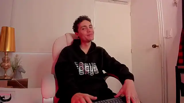 Snapshot of dark_sun302 chatting on 5, 10, 2025 dark sun302 online show from 5, 10, 2025