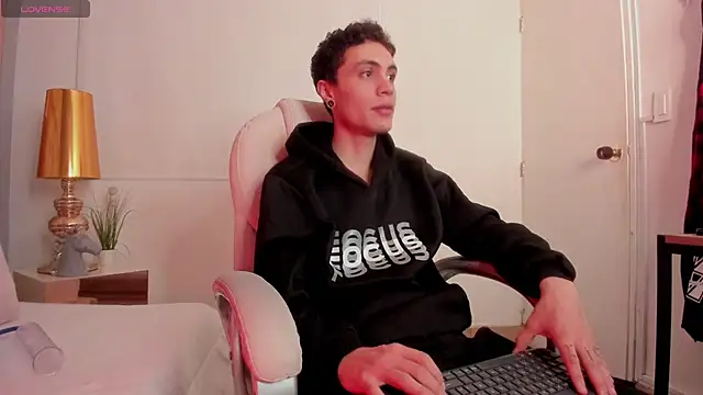 Snapshot of dark_sun302 chatting on 9, 10, 2025 dark sun302 online show from 9, 10, 2025