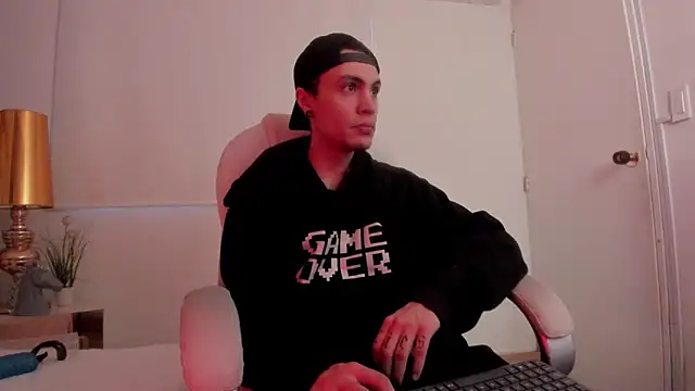 Snapshot of dark_sun302 chatting on 13, 10, 2025 dark sun302 online show from 13, 10, 2025