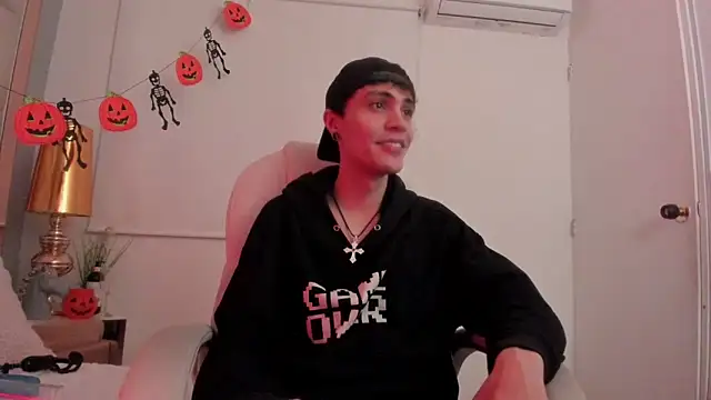 Snapshot of dark_sun302 chatting on 23, 10, 2025 dark sun302 online show from 23, 10, 2025