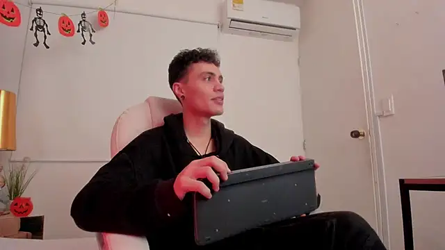 Snapshot of dark_sun302 chatting on 30, 10, 2025 dark sun302 online show from 30, 10, 2025