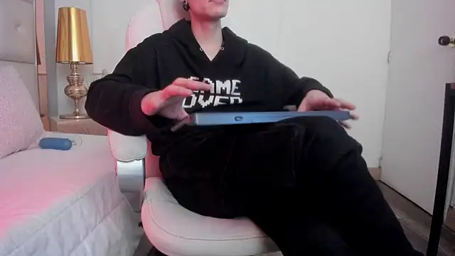 Snapshot of dark_sun302 chatting on 5, 11, 2025 dark sun302 online show from 5, 11, 2025