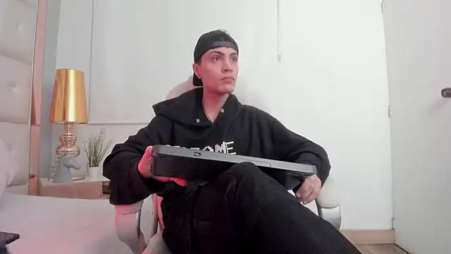 Snapshot of dark_sun302 chatting on 22, 11, 2025 dark sun302 online show from 22, 11, 2025