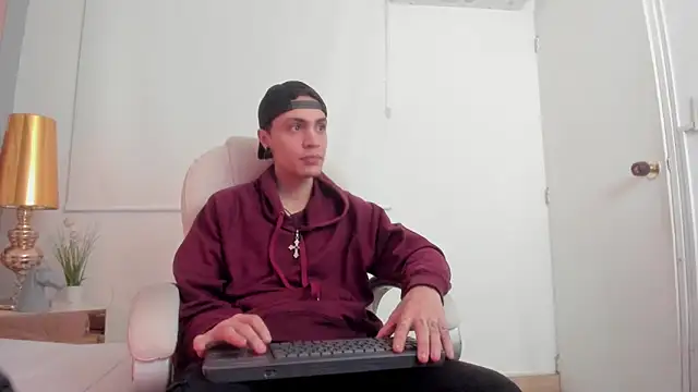 Snapshot of dark_sun302 chatting on 26, 11, 2025 dark sun302 online show from 26, 11, 2025