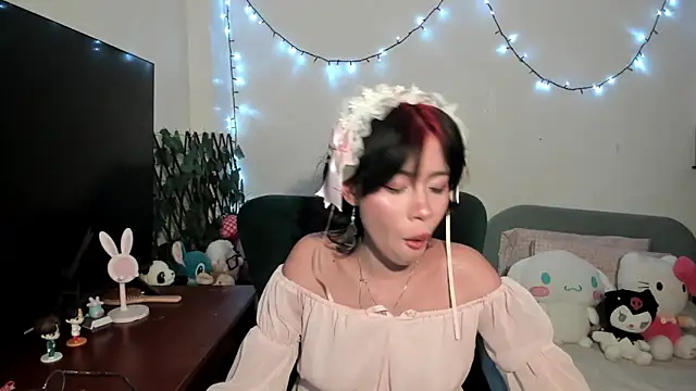 Snapshot of dolliette24 chatting on 6, 11, 2025 dolliette24 online show from 6, 11, 2025