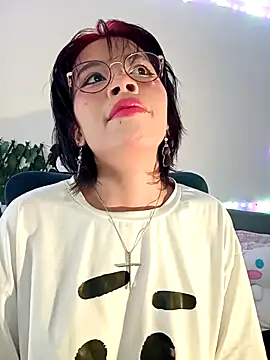 Snapshot of dolliette24 chatting on 13, 11, 2025 dolliette24 online show from 13, 11, 2025