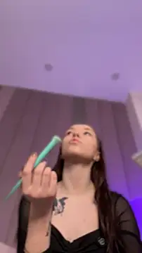 ZoeyNeal online show from 11, 4, 2026