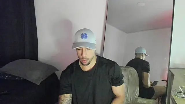 Snapshot of ThiagoLugo chatting on 7, 10, 2025 ThiagoLugo online show from 7, 10, 2025