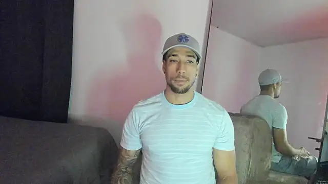 Snapshot of ThiagoLugo chatting on 11, 10, 2025 ThiagoLugo online show from 11, 10, 2025