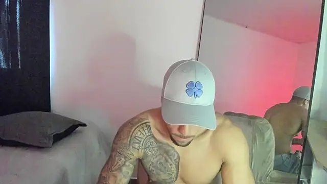 Snapshot of ThiagoLugo chatting on 20, 10, 2025 ThiagoLugo online show from 20, 10, 2025