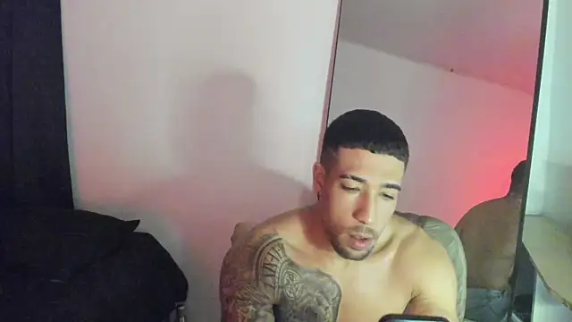 Snapshot of ThiagoLugo chatting on 3, 11, 2025 ThiagoLugo online show from 3, 11, 2025