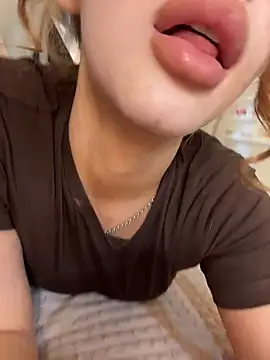 Hannah xBaby online show from 25, 6, 2026