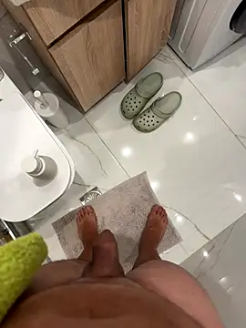 Snapshot of Mrdim26 chatting on 8, 11, 2025 Mrdim26 online show from 8, 11, 2025