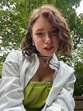 Snapshot of lucy-joy chatting on 21, 9, 2025 lucy-joy online show from 21, 9, 2025