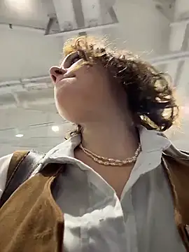 Snapshot of lucy-joy chatting on 23, 9, 2025 lucy-joy online show from 23, 9, 2025