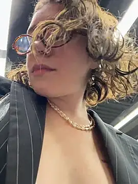 Snapshot of lucy-joy chatting on 2, 10, 2025 lucy-joy online show from 2, 10, 2025