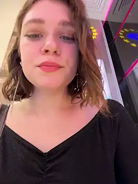 Snapshot of lucy-joy chatting on 4, 11, 2025 lucy-joy online show from 4, 11, 2025