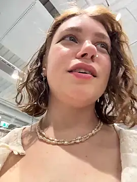 Snapshot of lucy-joy chatting on 25, 11, 2025 lucy-joy online show from 25, 11, 2025