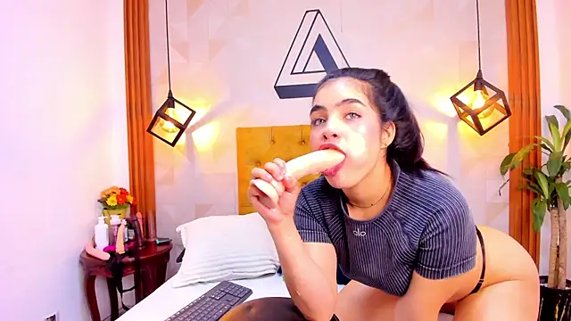 Snapshot of violet_sweet19 chatting on 14, 11, 2025 violet sweet19 online show from 14, 11, 2025