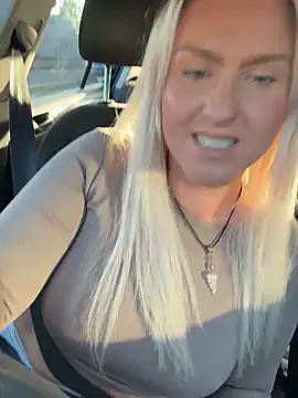 Snapshot of Charleigh_xx chatting on 8, 9, 2025 Charleigh xx online show from 8, 9, 2025