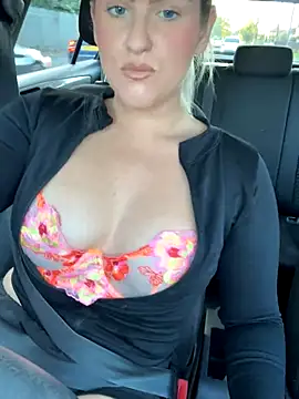 Snapshot of Charleigh_xx chatting on 25, 9, 2025 Charleigh xx online show from 25, 9, 2025