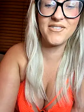 Snapshot of Charleigh_xx chatting on 29, 9, 2025 Charleigh xx online show from 29, 9, 2025