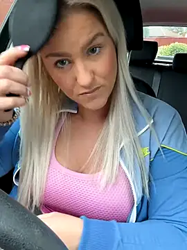 Snapshot of Charleigh_xx chatting on 2, 10, 2025 Charleigh xx online show from 2, 10, 2025