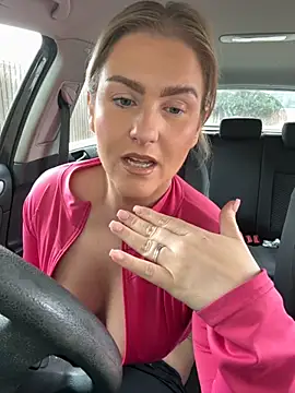 Snapshot of Charleigh_xx chatting on 11, 10, 2025 Charleigh xx online show from 11, 10, 2025