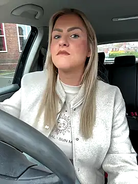 Snapshot of Charleigh_xx chatting on 14, 10, 2025 Charleigh xx online show from 14, 10, 2025