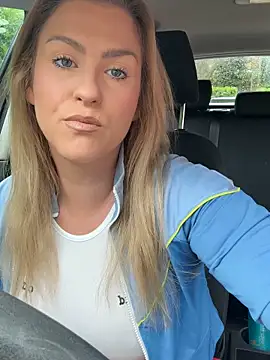 Snapshot of Charleigh_xx chatting on 31, 10, 2025 Charleigh xx online show from 31, 10, 2025