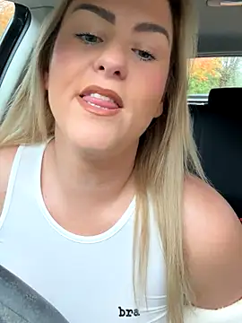 Snapshot of Charleigh_xx chatting on 4, 11, 2025 Charleigh xx online show from 4, 11, 2025