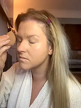 Snapshot of Charleigh_xx chatting on 11, 11, 2025 Charleigh xx online show from 11, 11, 2025