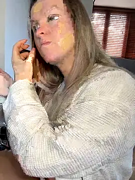 Snapshot of Charleigh_xx chatting on 18, 11, 2025 Charleigh xx online show from 18, 11, 2025