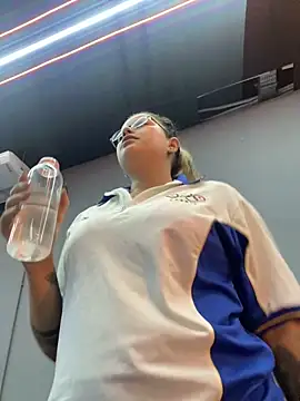 Snapshot of oizoe chatting on 17, 12, 2025 oizoe online show from 17, 12, 2025