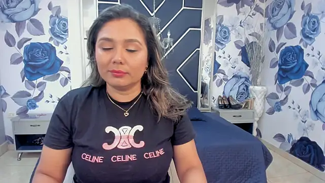 LatinaHoleQueen online show from 28, 10, 2025