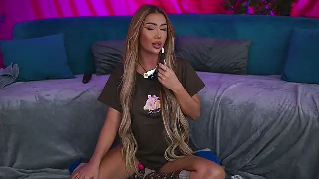 Snapshot of ZennySings chatting on 9, 10, 2025 ZennySings online show from 9, 10, 2025