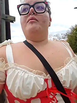 nuttiebuddy1 online show from 31, 10, 2025