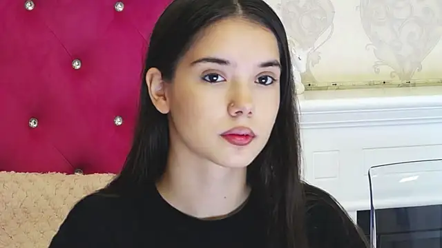 Snapshot of AlexisDevine chatting on 24, 6, 2026 AlexisDevine online show from 24, 6, 2026