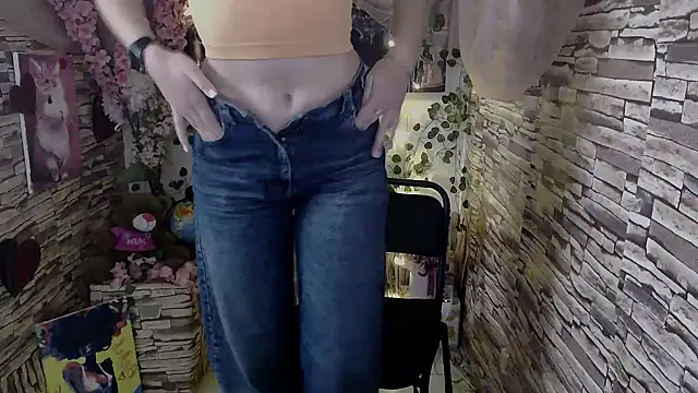 Snapshot of Amanda_Bright_ chatting on 8, 10, 2025 Amanda Bright online show from 8, 10, 2025