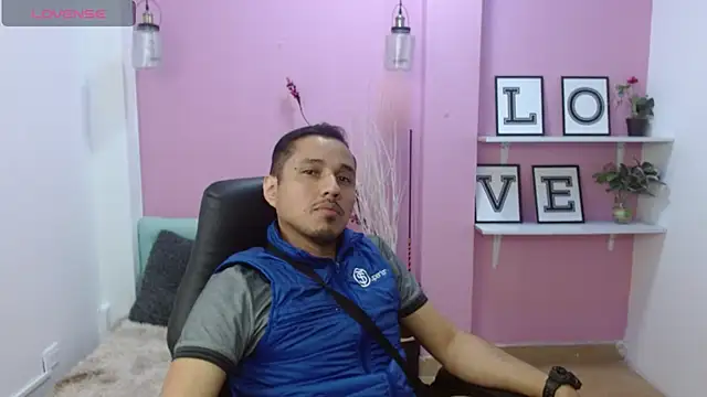 Snapshot of ColombiaStrip chatting on 2, 10, 2025 ColombiaStrip online show from 2, 10, 2025