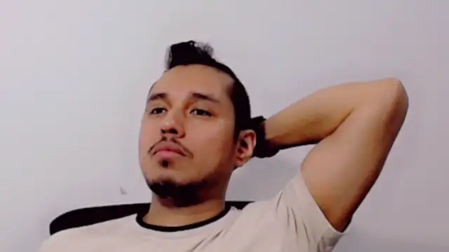 Snapshot of ColombiaStrip chatting on 27, 10, 2025 ColombiaStrip online show from 27, 10, 2025