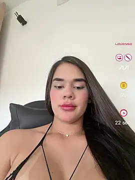 Snapshot of BellaLeclair chatting on 10, 5, 2026 BellaLeclair online show from 10, 5, 2026