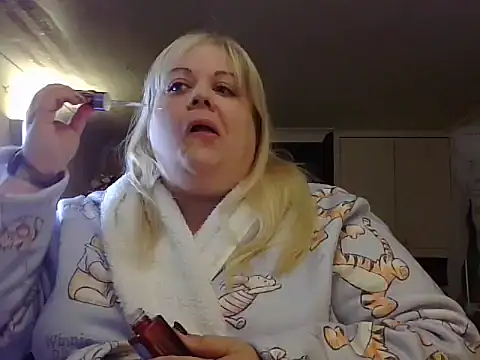 Snapshot of Kinkyhousewife83 chatting on 16, 10, 2025 Kinkyhousewife83 online show from 16, 10, 2025